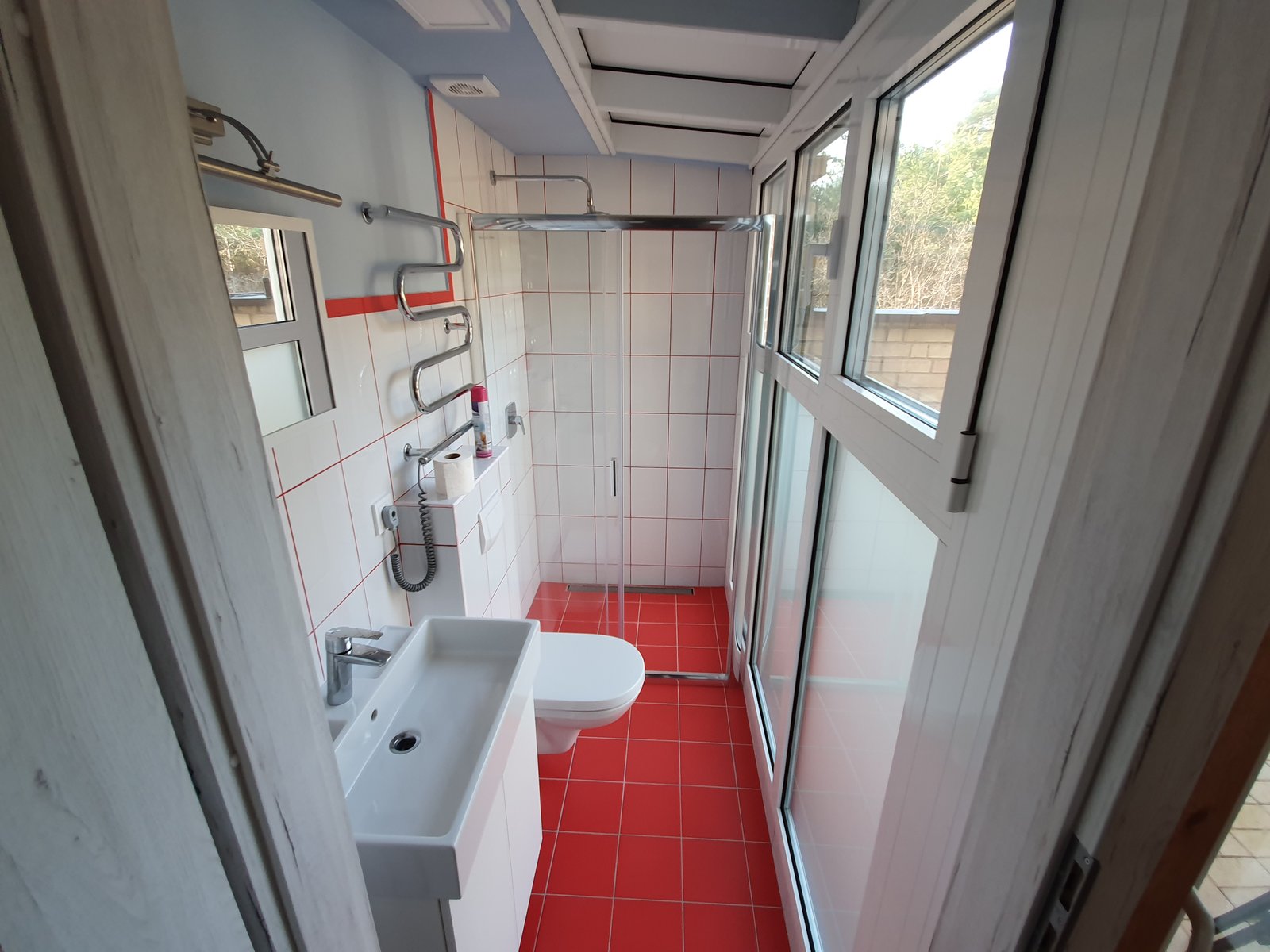 Apartamentai su terasa – dušo kambarys