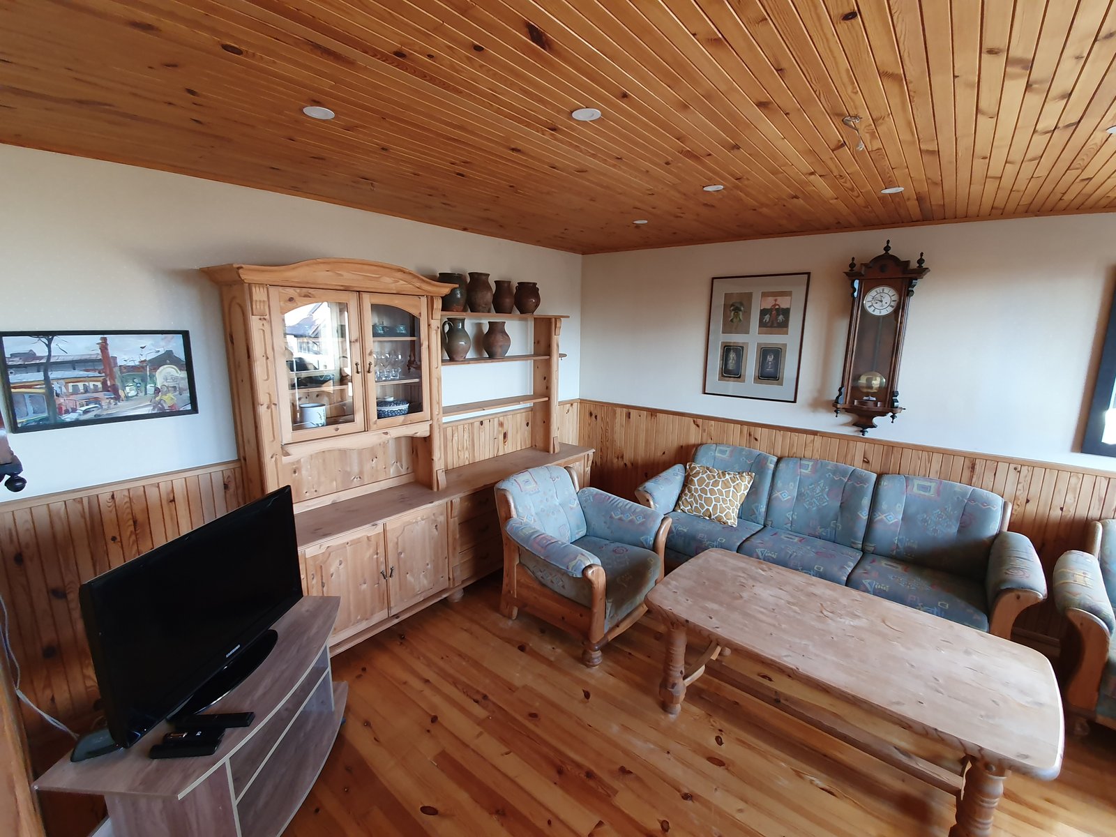 Dviejų miegamųjų apartamentai – svetainė